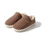 Vue de dessus des chaussons en coton doux
