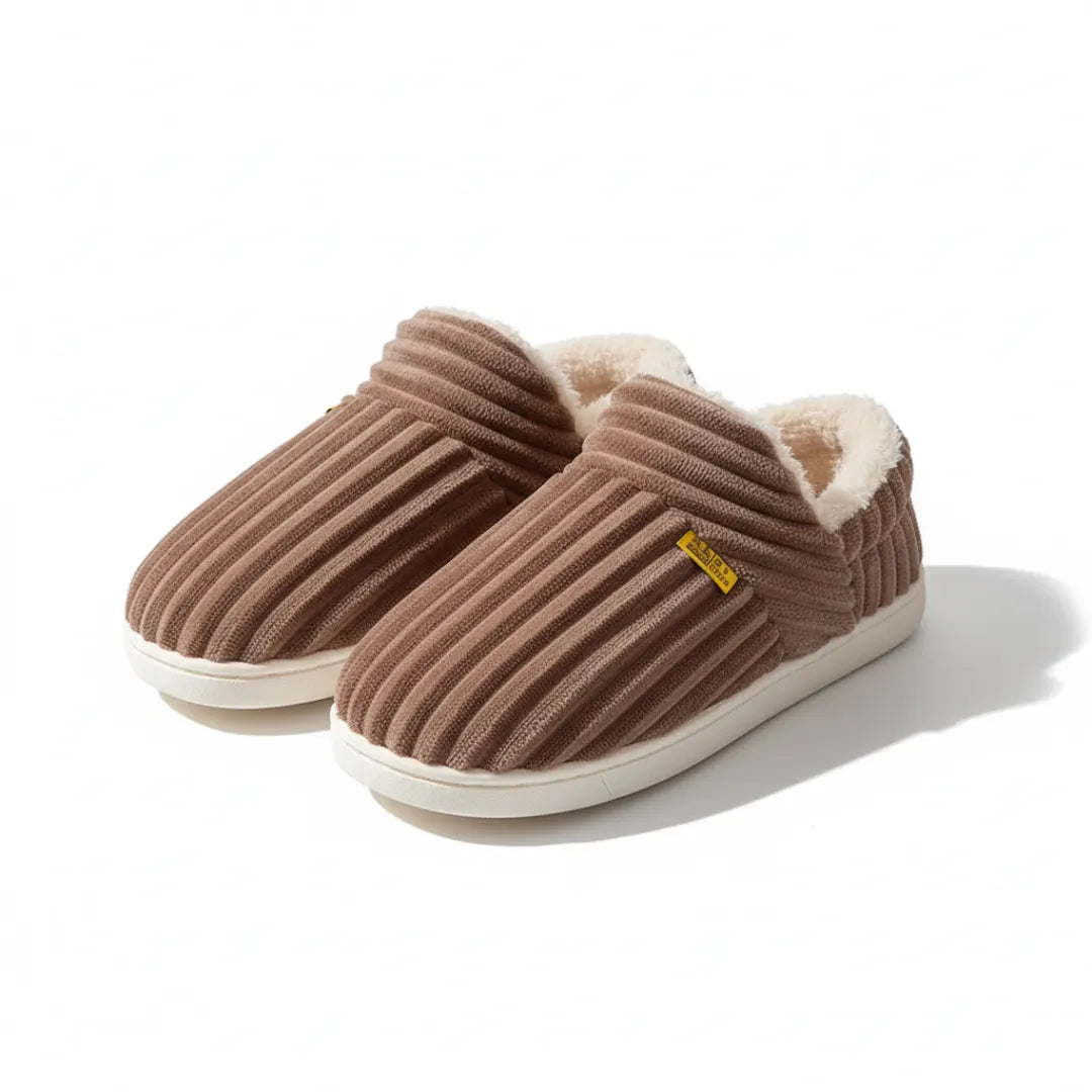 Vue de dessus des chaussons en coton doux