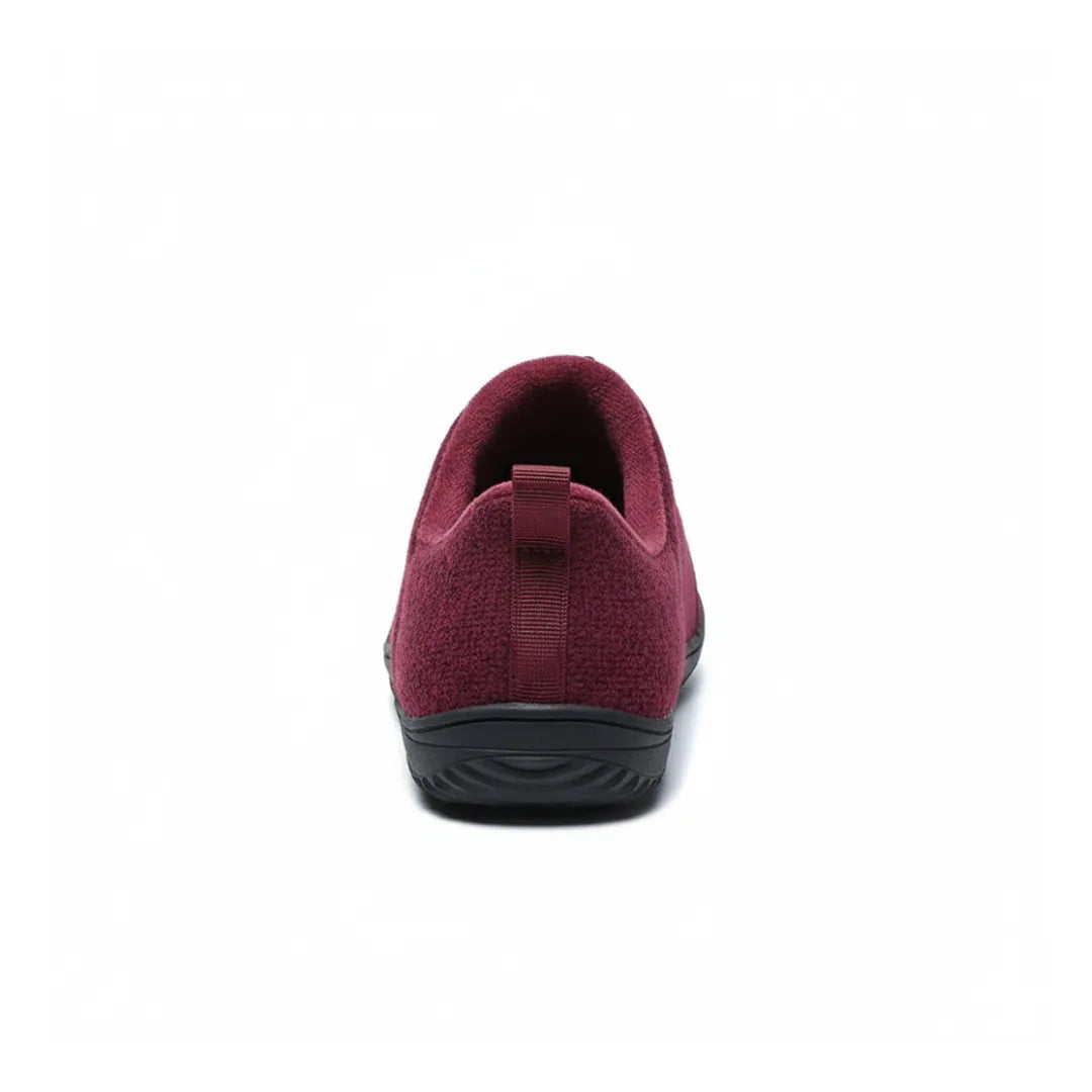 Chaussons en coton respirant posés sur un tapis