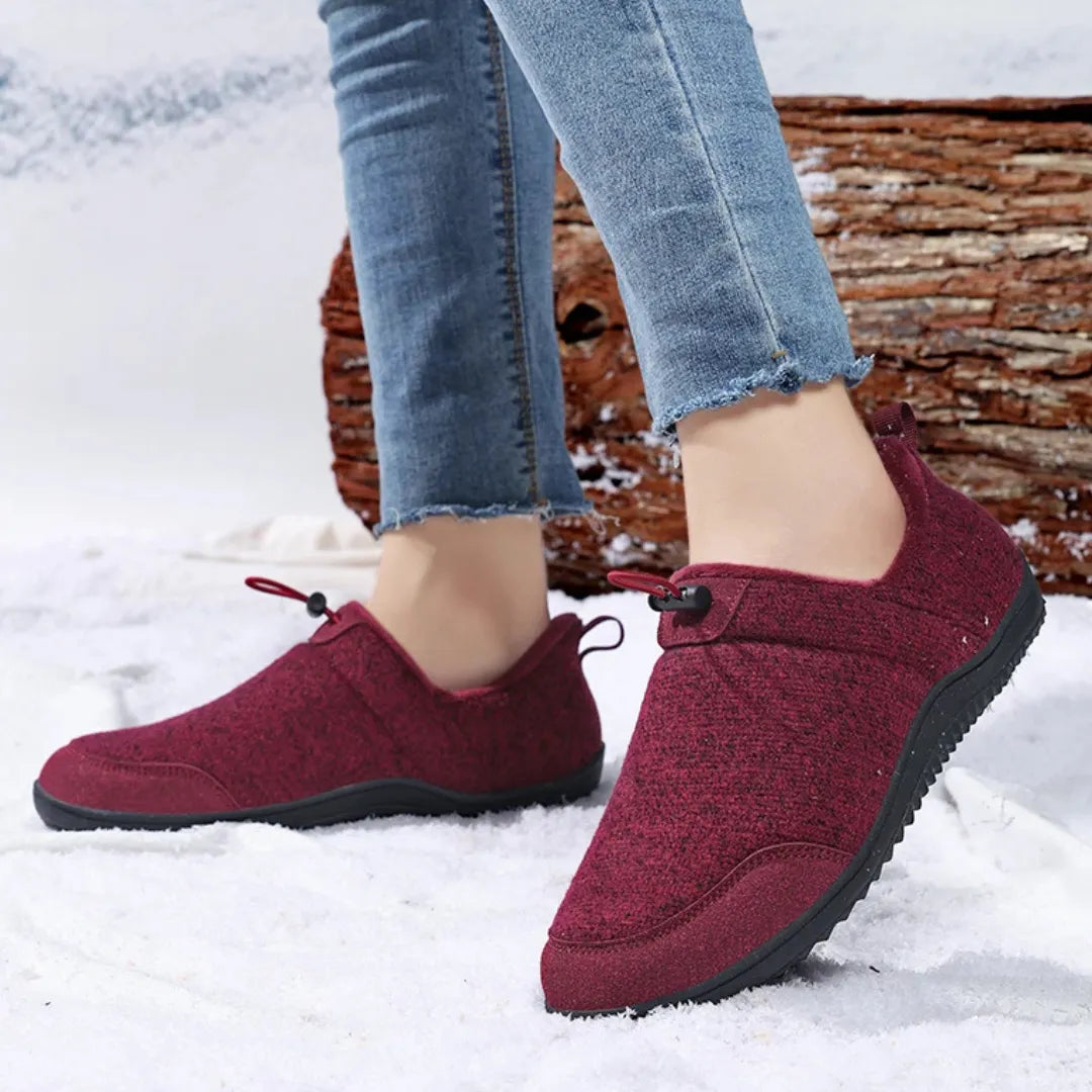 Chaussons légers montrés en plusieurs couleurs