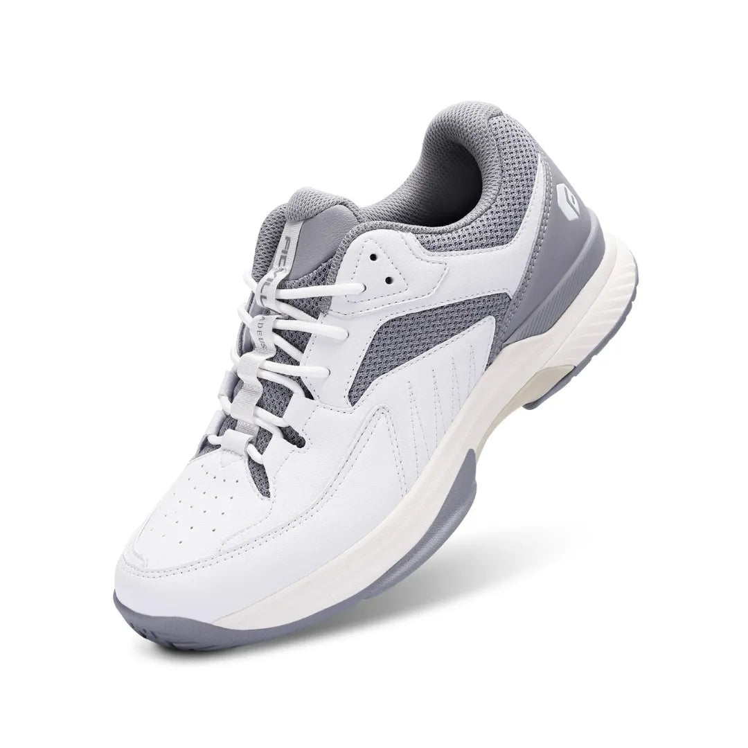 Chaussures de tennis en action sur un court