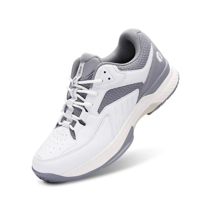 Chaussures de tennis en action sur un court
