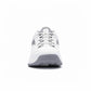 Vue latérale de chaussures de tennis avec semelle en caoutchouc