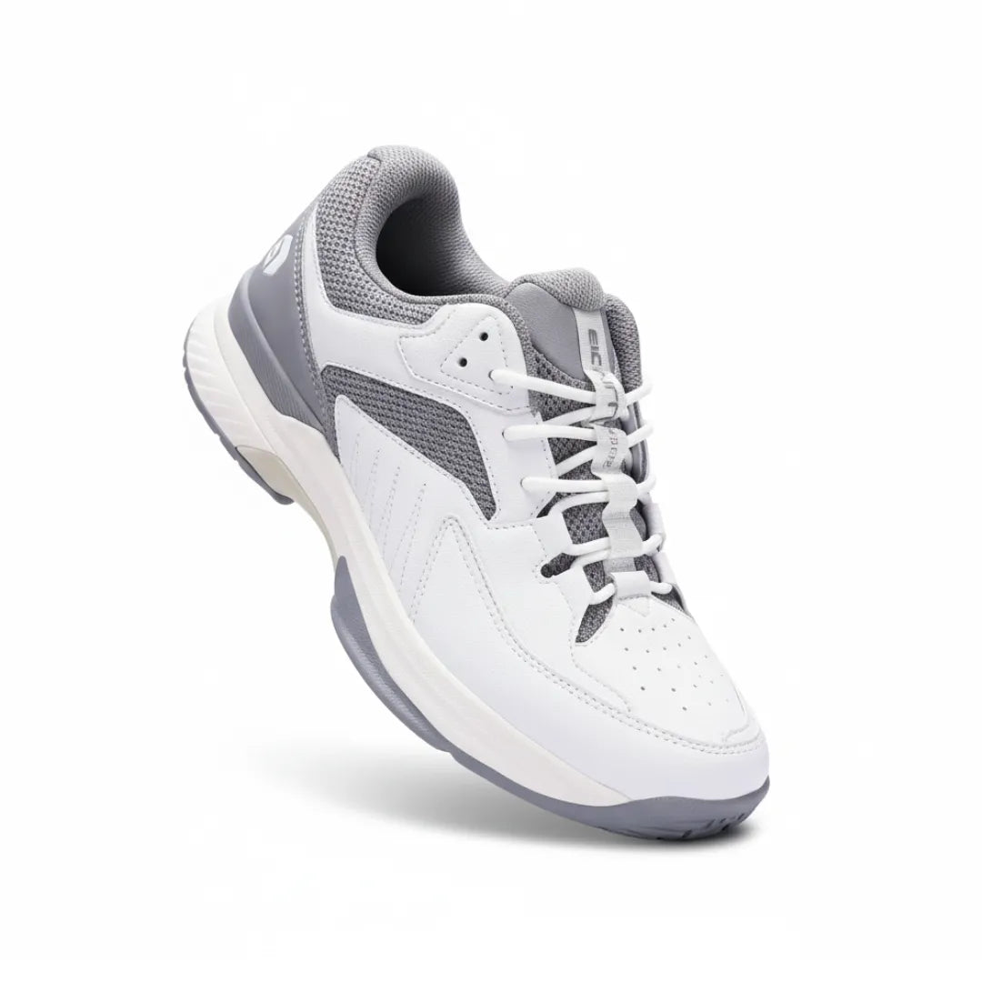 Chaussures de tennis montrant la semelle adhérente et durable