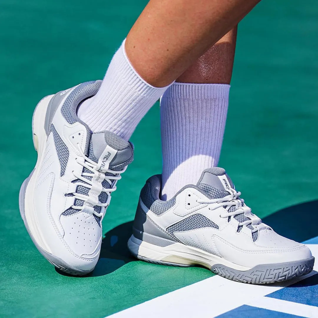 Vue de dessus des chaussures de tennis pour hommes
