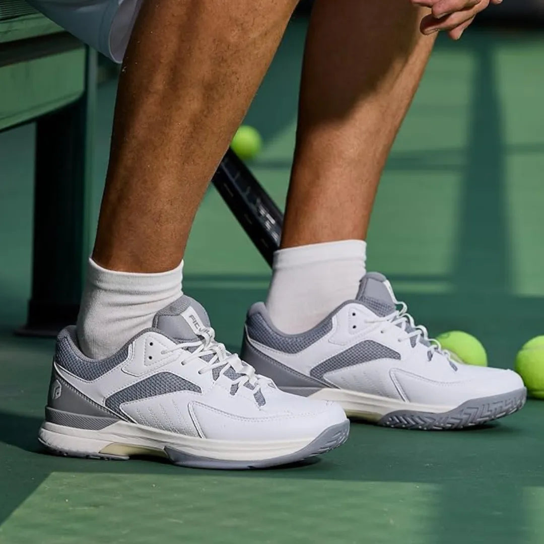 Chaussures de tennis illustrant le design léger et fluide
