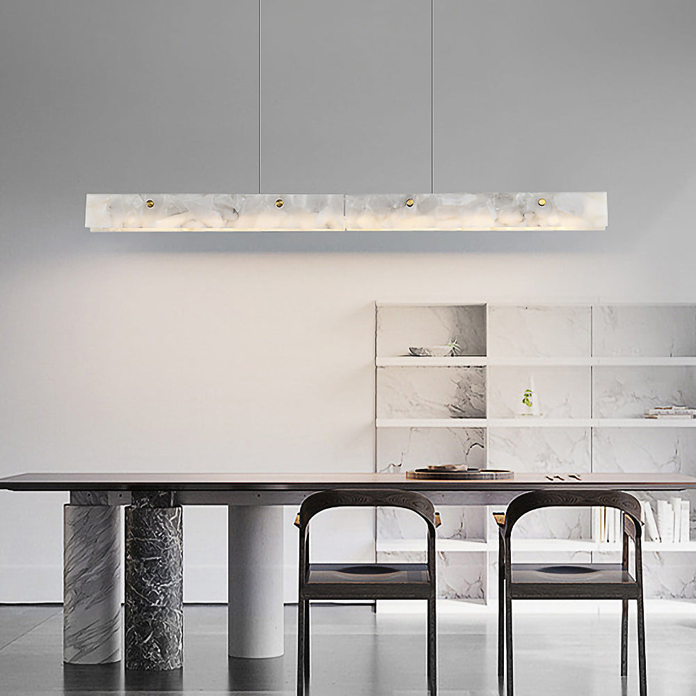 Vue de dessous de la lampe suspendue LED allumée