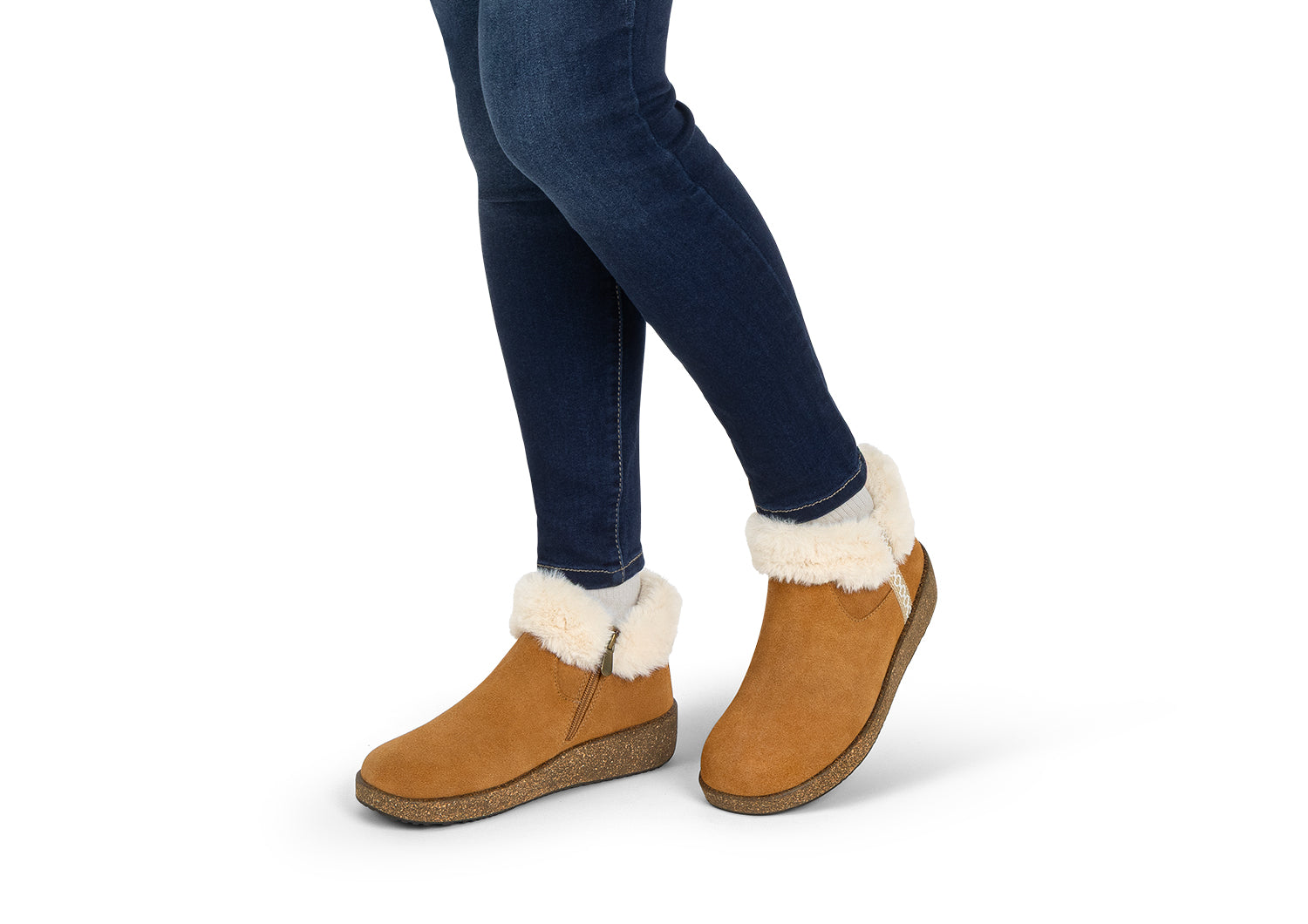 Bottes en suède avec doublure en fausse fourrure vue de côté