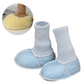 Chaussons bébé sur sol lisse, montrant la stabilité