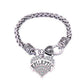Bracelet médical avec cœur en cristal sur fond blanc