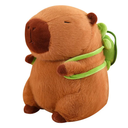 Détail du sac à dos tortue sur le capybara en peluche