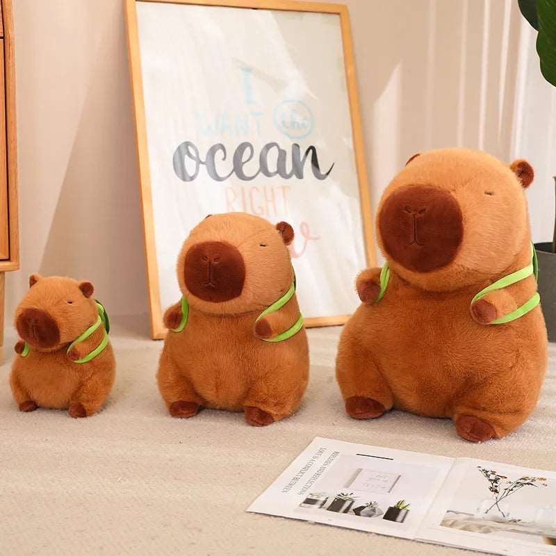 Jouet capybara en peluche avec sac à dos tortue vert