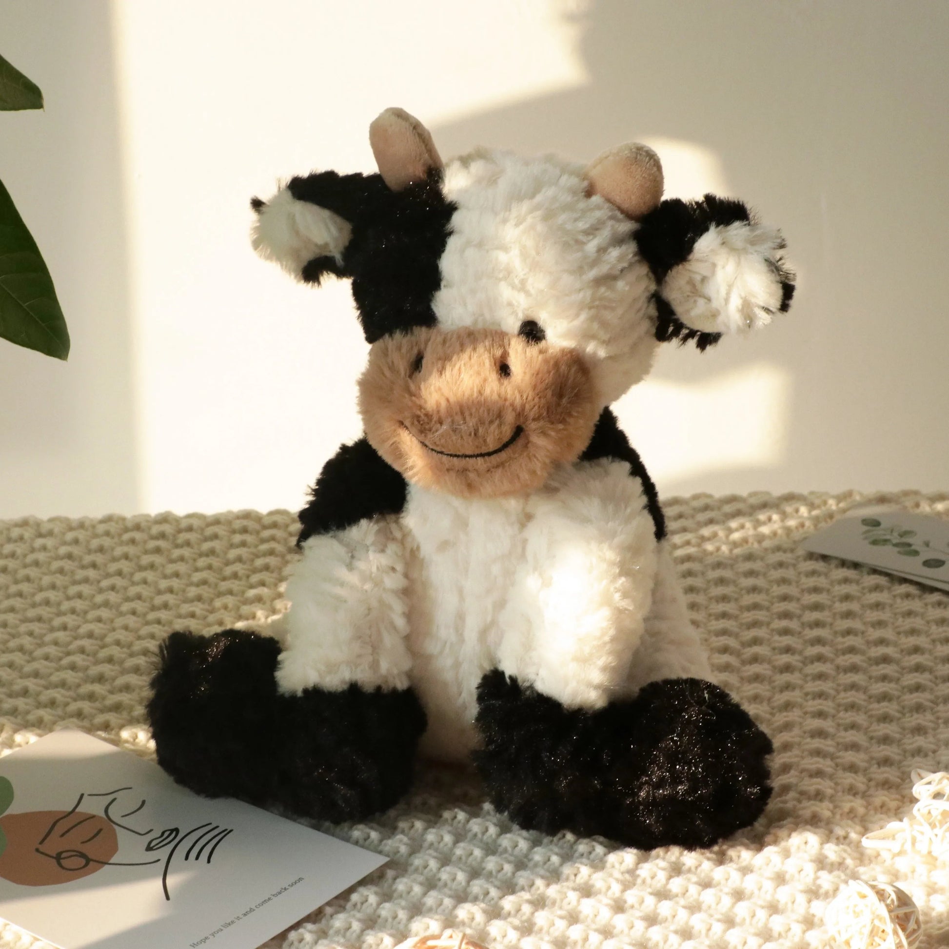 Gros plan sur le visage souriant de la peluche vache