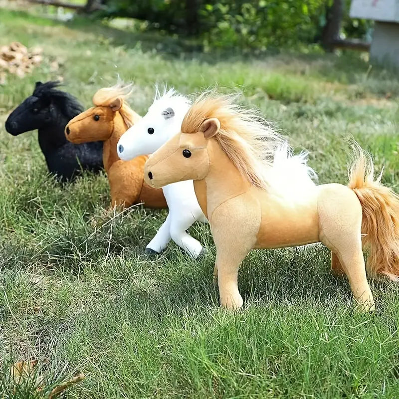 Gros plan sur la tête du cheval en peluche, yeux expressifs