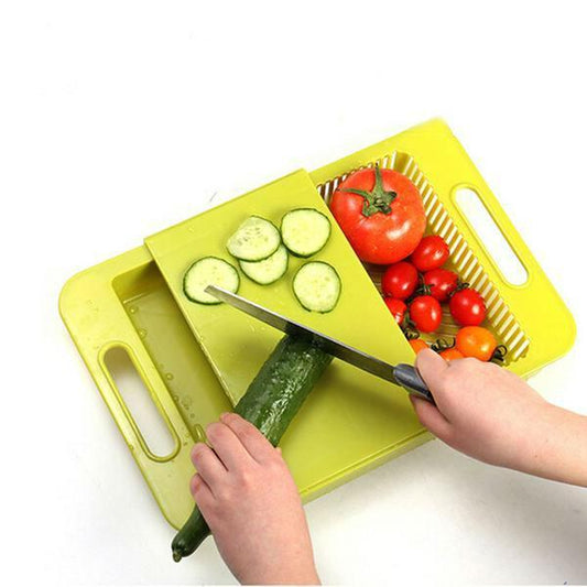 Planche pliée pour un rangement compact en cuisine