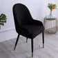 Housse de chaise élastique sur une chaise de banquet élégante