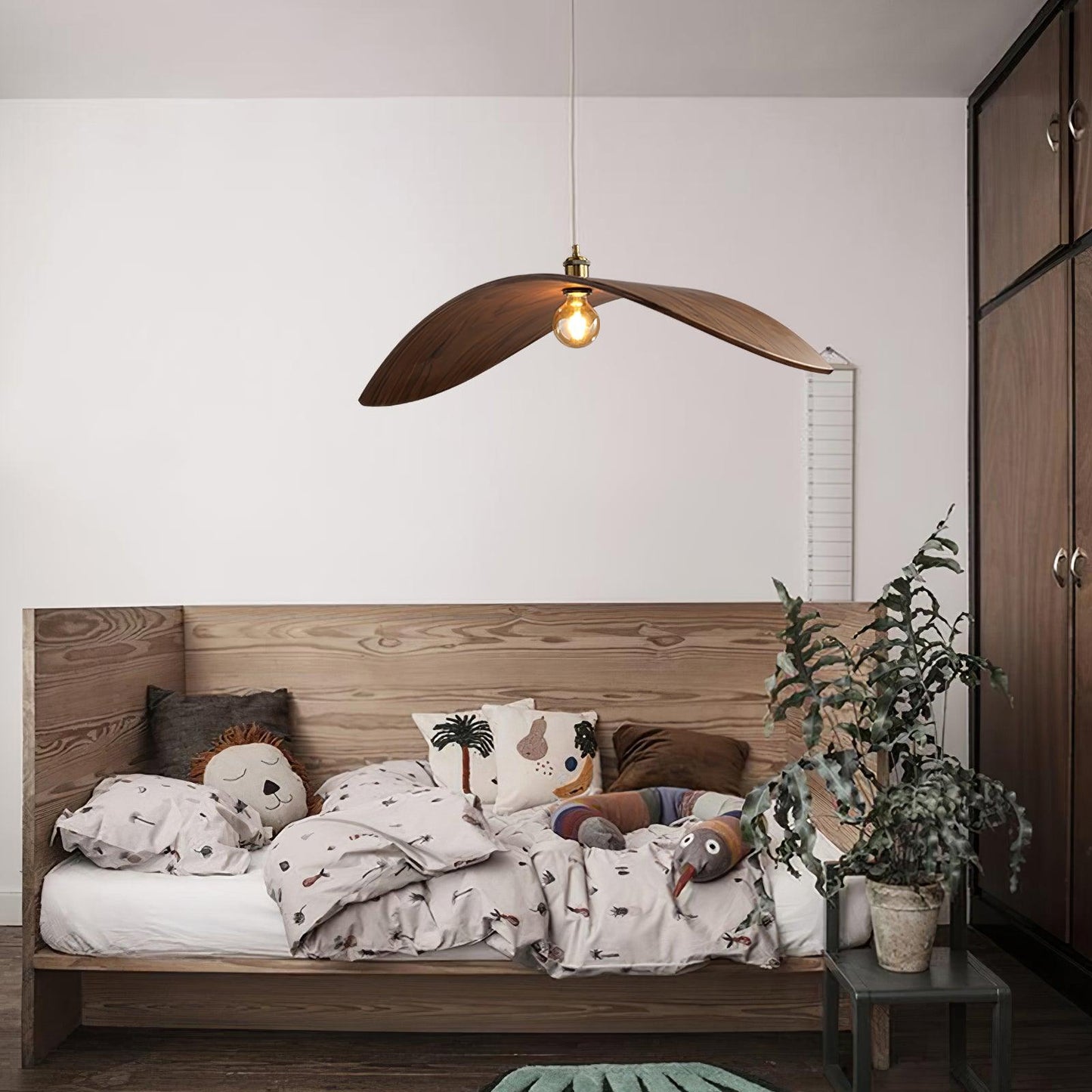 Vue de dessous montrant la structure courbée