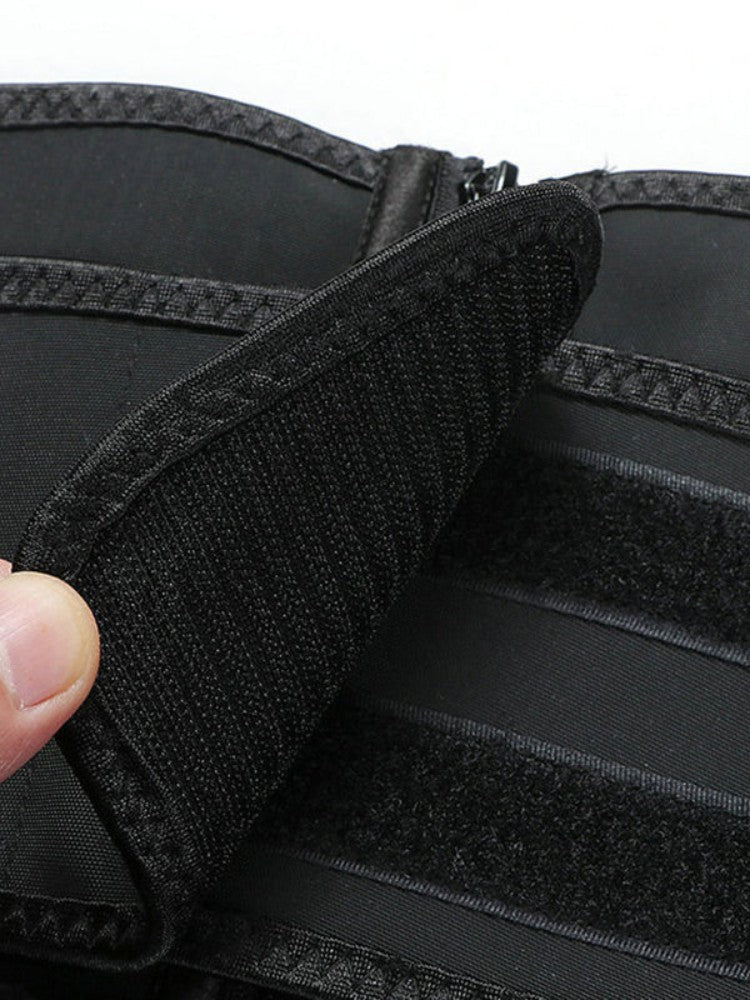 Corset noir en nylon, gros plan sur le tissu