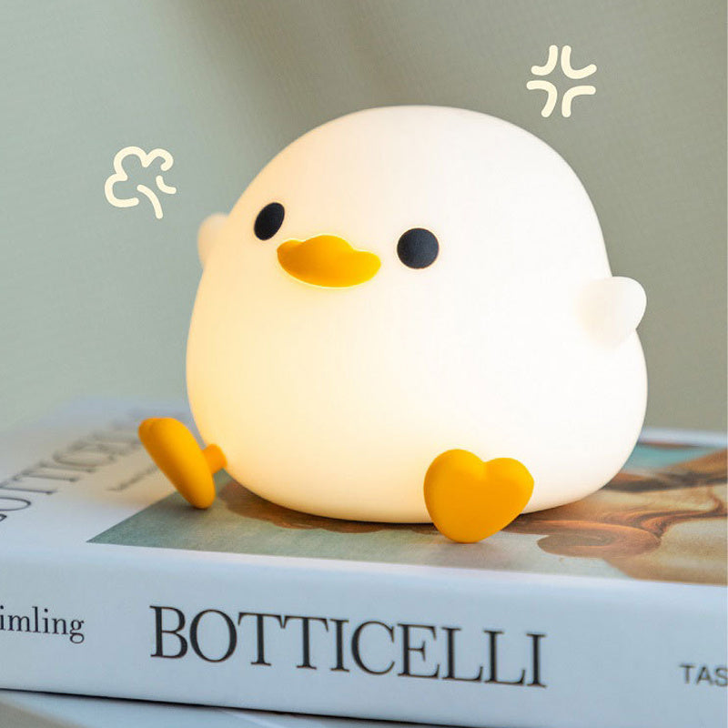 Lampe de nuit canard sur une table de chevet d'enfant