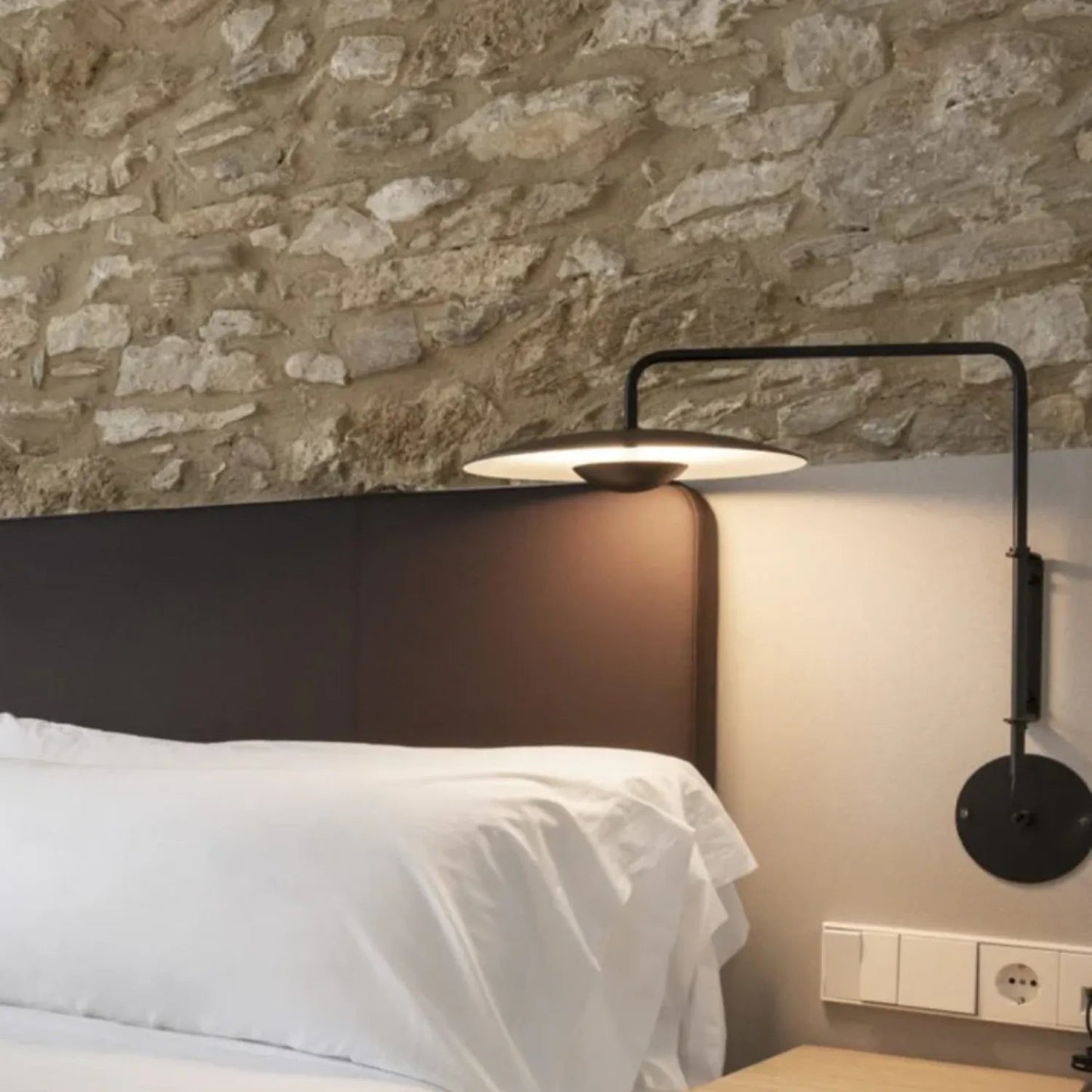 Design épuré de la lampe LED pour coin lecture