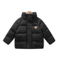 Vue arrière de la veste, capuche attachée, design épuré