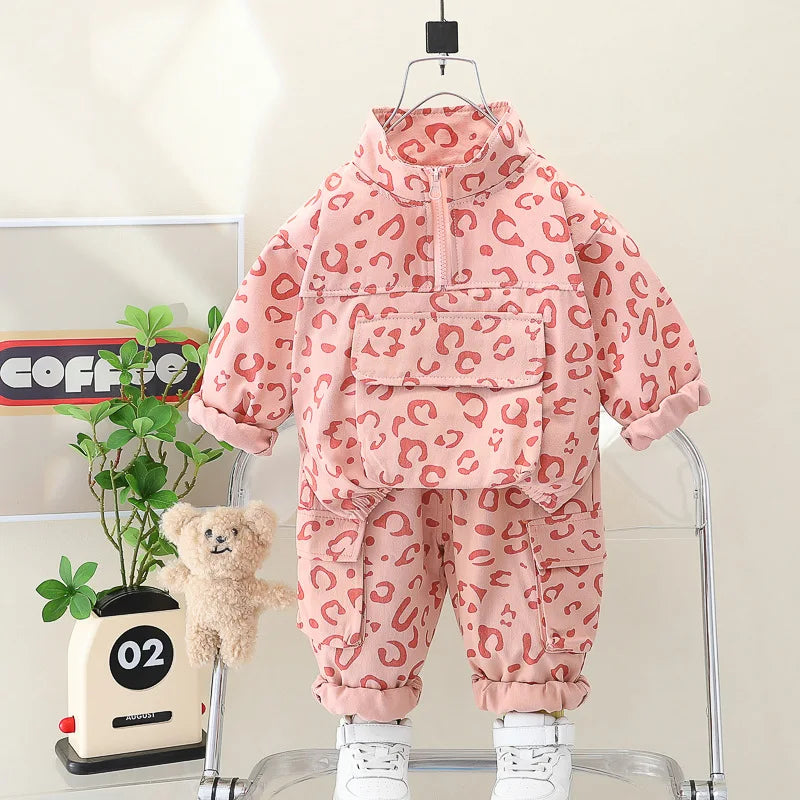 Ensemble léopard avec baskets, style décontracté