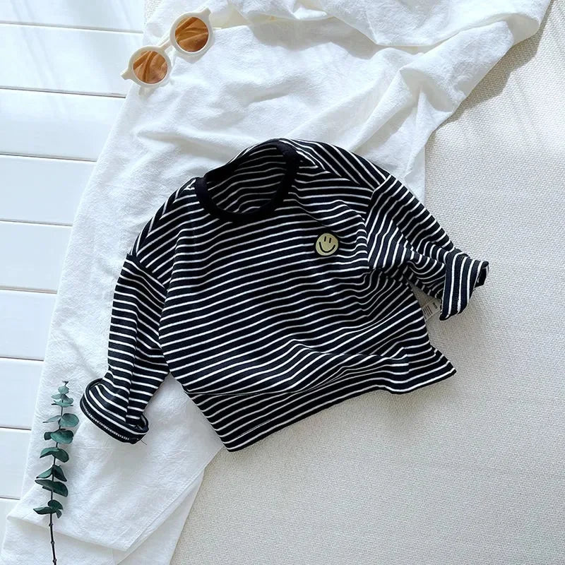 Gros plan sur le tissu doux de la chemise en coton