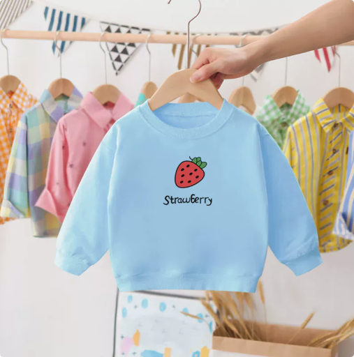 Vue complète du pull fraise, disponible en plusieurs tailles