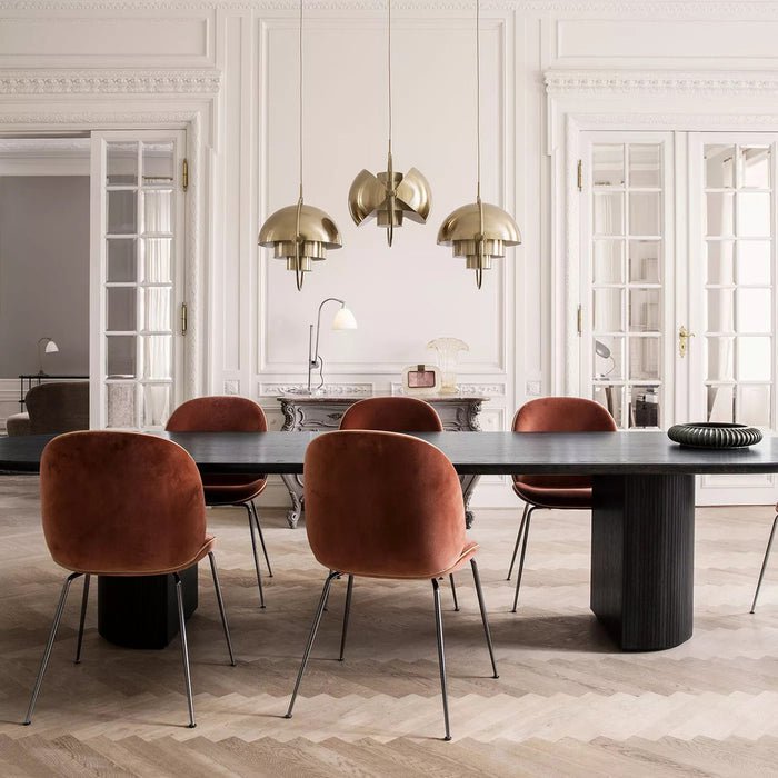 Intérieur moderne avec lampe pendante au design élégant