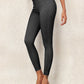Vue latérale de jeggings noirs slim fit pour femme