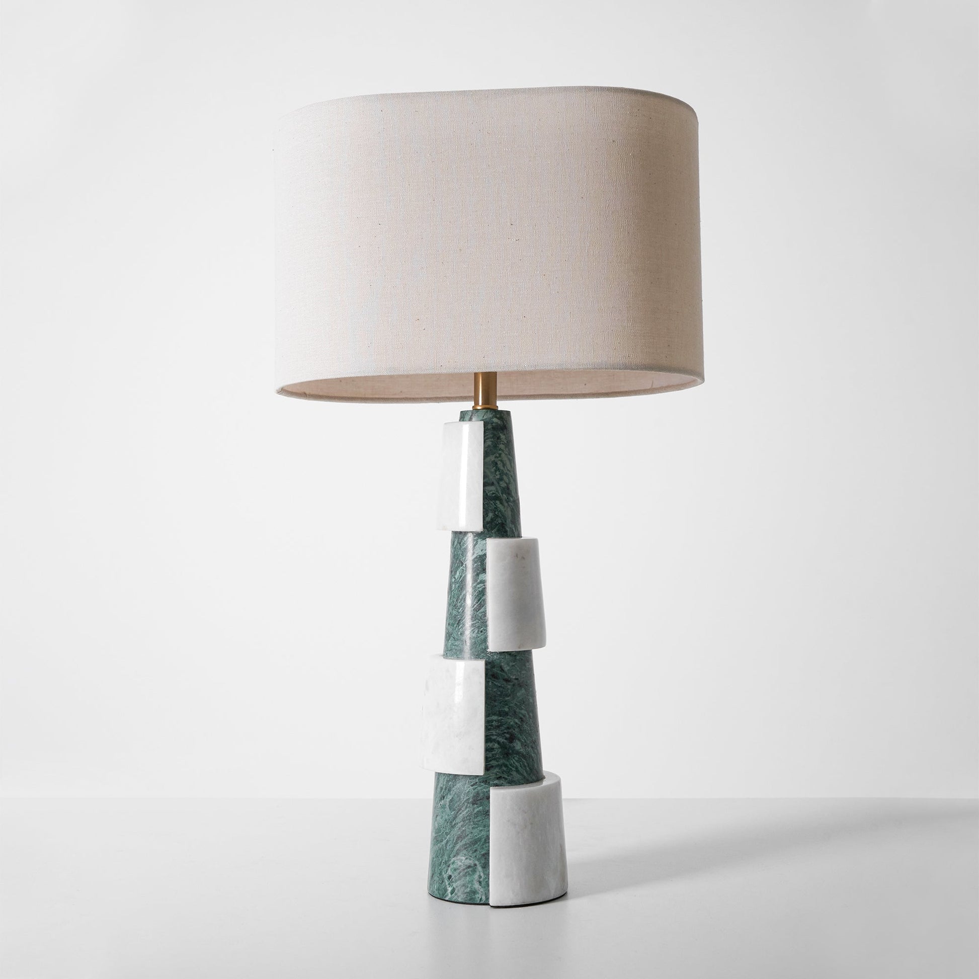 Lampe de table avec base en marbre vert et blanc