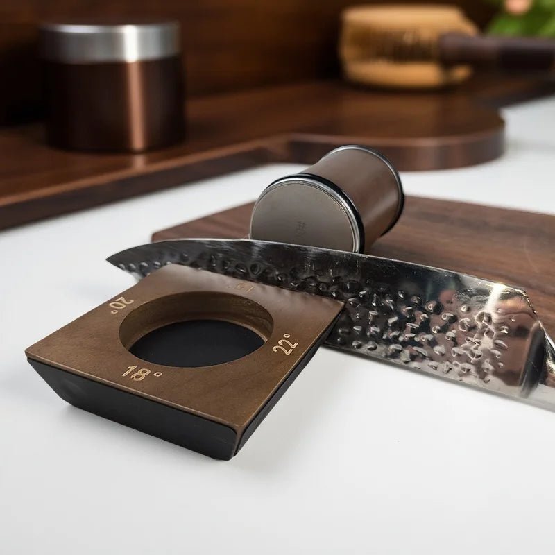 Affûteur à couteaux avec rouleau diamant en action