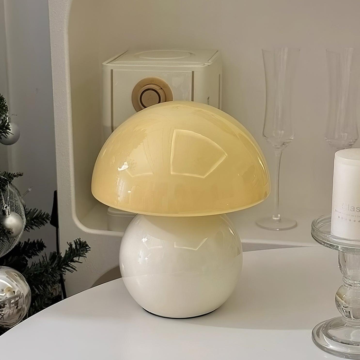 Lampe de table en céramique avec abat-jour en verre