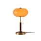 Lampe en verre ambre avec base en laiton vue de côté