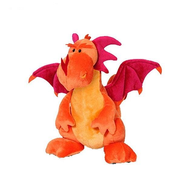 Dragon en peluche allongé, mettant en valeur sa queue longue