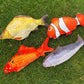 Gros plan sur la texture du jouet poisson en coton