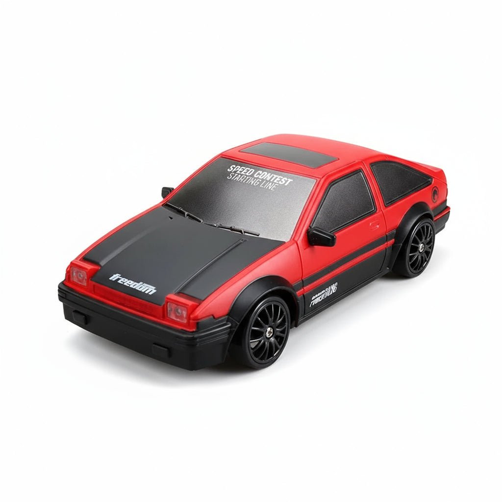 Vue de face de la voiture RC avec phares allumés