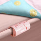 Clips de draps roses et bleus, gros plan sur les détails