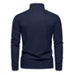 Homme portant polo manches longues, vue de face