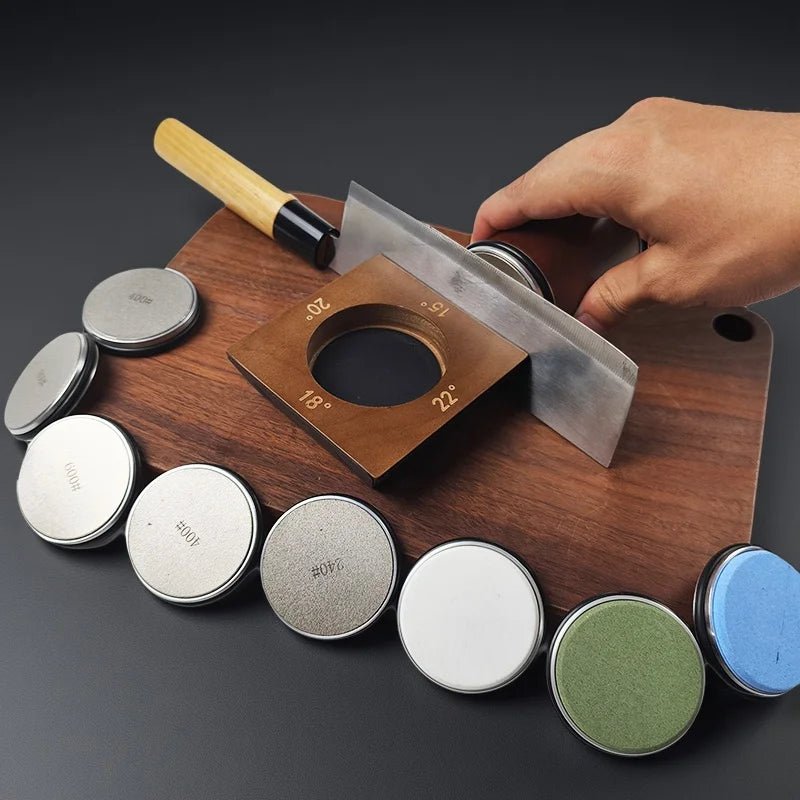 Aiguiseur en position d'utilisation sur une table