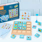 Enfant jouant avec le jeu de mémoire, concentré sur les formes