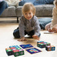 Cartes de jeu du puzzle étalées sur une surface