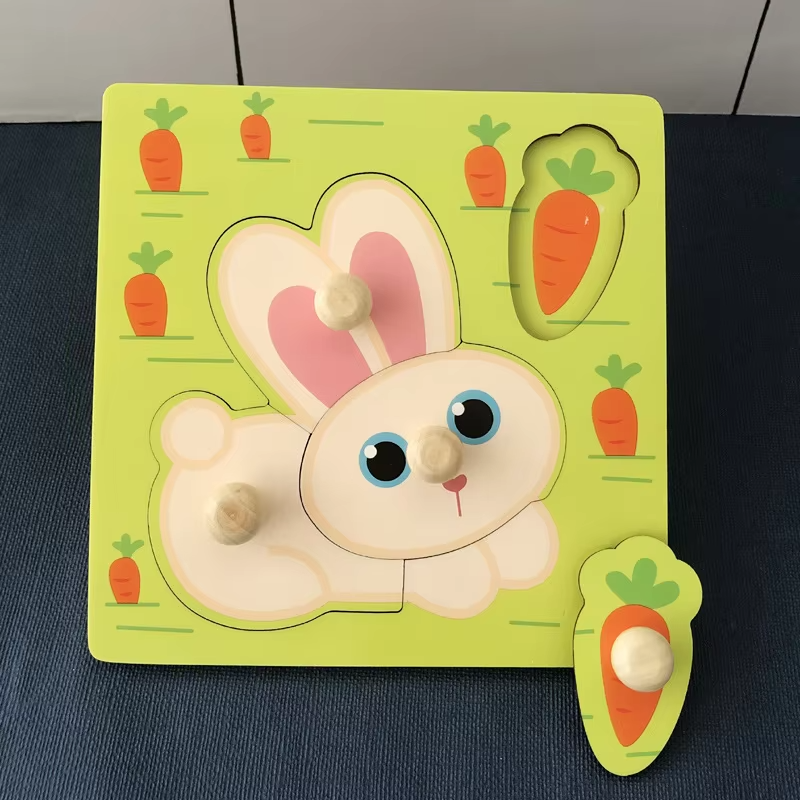 Puzzle en bois avec fruits, stimulant pour les enfants