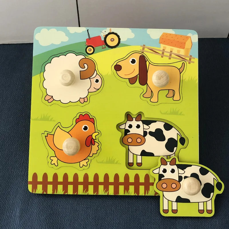 Vue rapprochée d'un puzzle en bois avec motifs de fruits