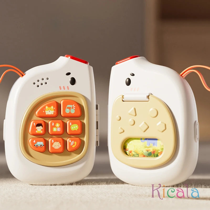 Malette sensorielle ouverte avec jouets colorés visibles