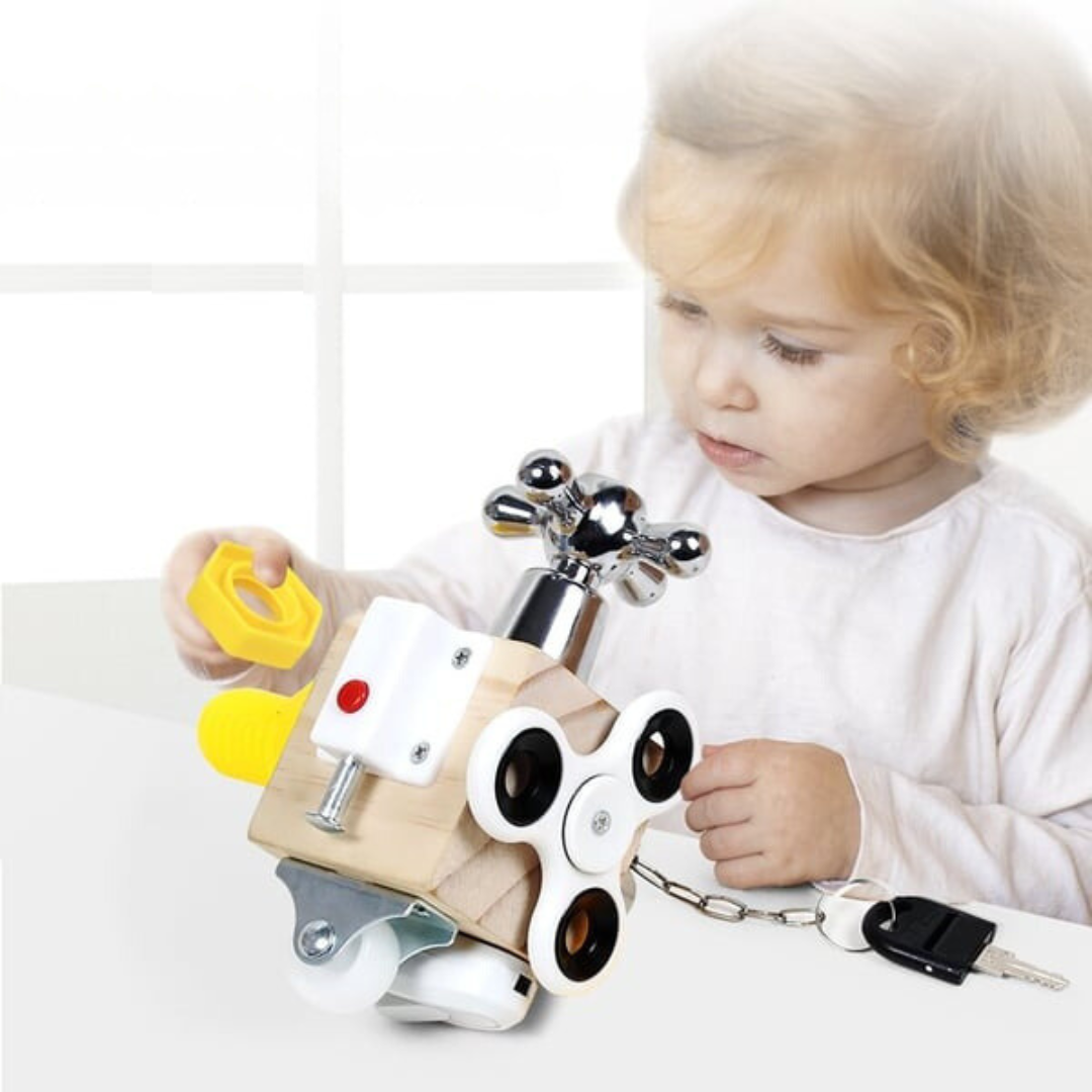 Ensemble complet de la boîte d'activité en bois pour tout-petits