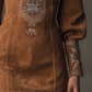 Décolleté en V profond du peignoir, style chic