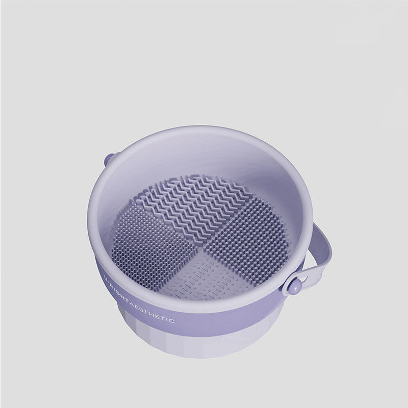 Pinceaux de maquillage rangés dans un design transparent
