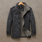 Vue arrière du manteau long en suède, coupe élégante