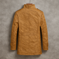 Vue de profil du manteau en suède, poches latérales visibles